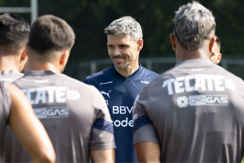 'Tano' Ortiz nuevo director técnico de Monterrey (Foto: TW @Rayados)