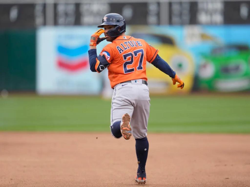 Altuve igualó a César Tovar en robos de home en MLB