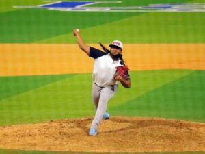 Arnaldo Hernández cierra la regular en México con salvado