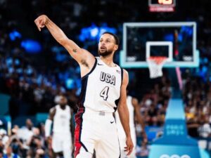 Curry mantuvo viva la ilusión del Dream Team ante Serbia