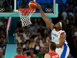 Yabusele es presentado como refuerzo de 76ers