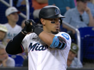 ¡A guardarla! Jhonny Pereda logró su primer hit en MLB