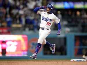 Mookie Betts avanza en su recuperación