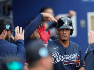 Orlando Arcia se vio cómodo ante el pitcheo de Filadelfia