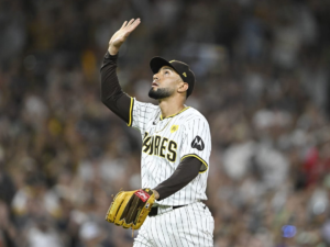 Robert Suárez finiquitó remontada de los Padres