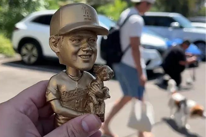 Shohei Ohtani y su segundo bobblehead causaron revuelo