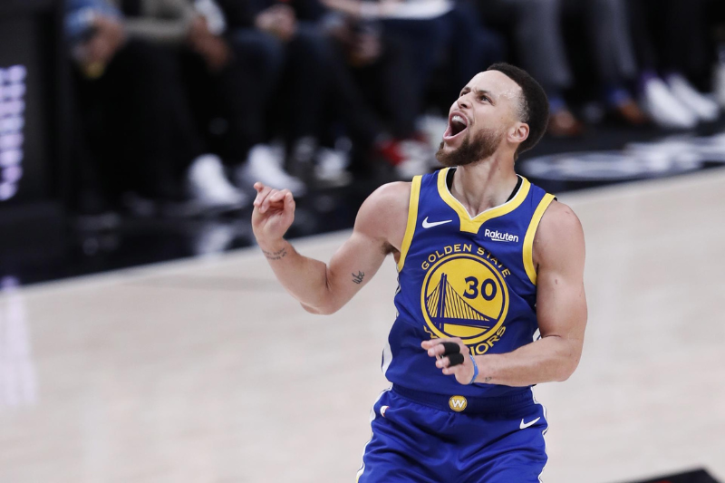 Stephen Curry acaba los rumores con millonaria renovación con Warriors