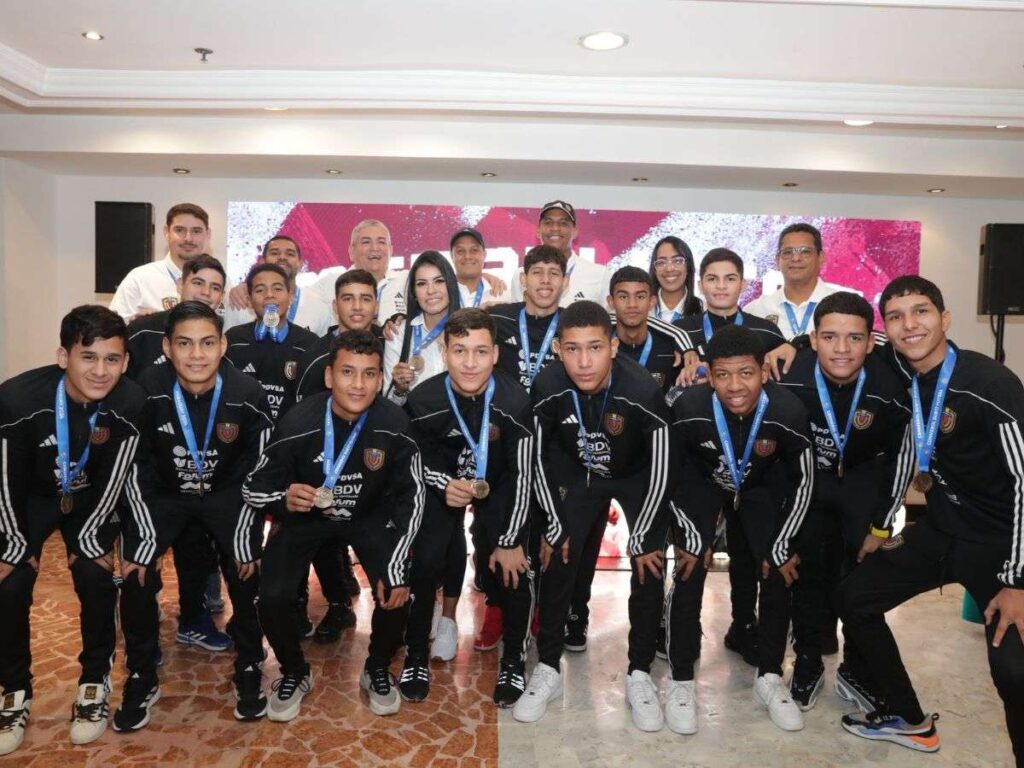 Vinotinto Futsal sub-17 fue homenajeada por su tercer lugar
