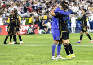 Fotografía de archivo en la que se registró una celebración de jugadores de club estadounidense de fútbol Los Ángeles FC (LAFC), en el estadio Rose Bowl de Pasadena (CA, EE.UU.) / Leagues Cup). EFE/Armando Arorizo