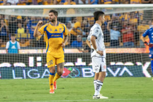 Imagend e archivo de Andre Gignac en la Leagues Cup (i) de Tigres. EFE/Miguel Sierra