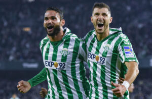 Imagen de archivo del argentino Guido Rodríguez (d) junto al brasileño Willian Jose (i). EFE/ Raúl Caro.
