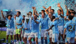 El jugador del Manchester City celebra el título. EFE/EPA/ASH ALLEN