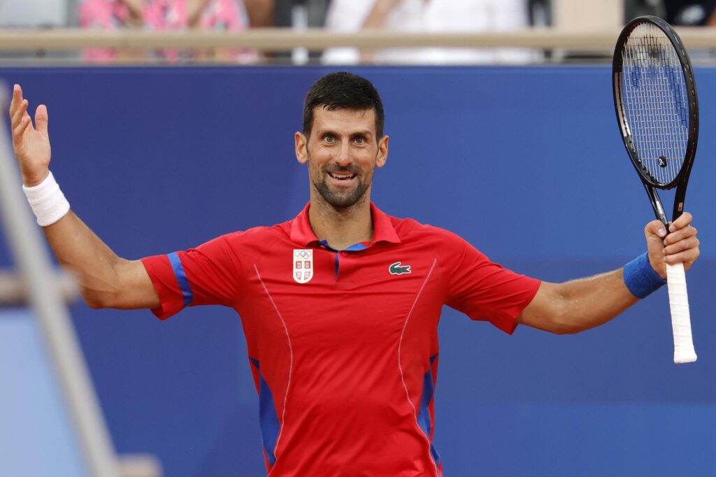 El serbio Novak Djokovic en el partido contra el griego Stefanos Tsitsipas en Roland Garros en Paris, Francia. EFE/EPA/RONALD WITTEK