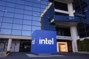 Intel prepara un plan para superar uno de los momentos más difíciles de su historia. Esto es lo que sabemos