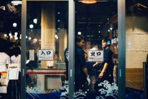 En Japón hay miles de trabajadores incapaces de renunciar a sus empleos. Así que hay agencias que lo hacen por ellos