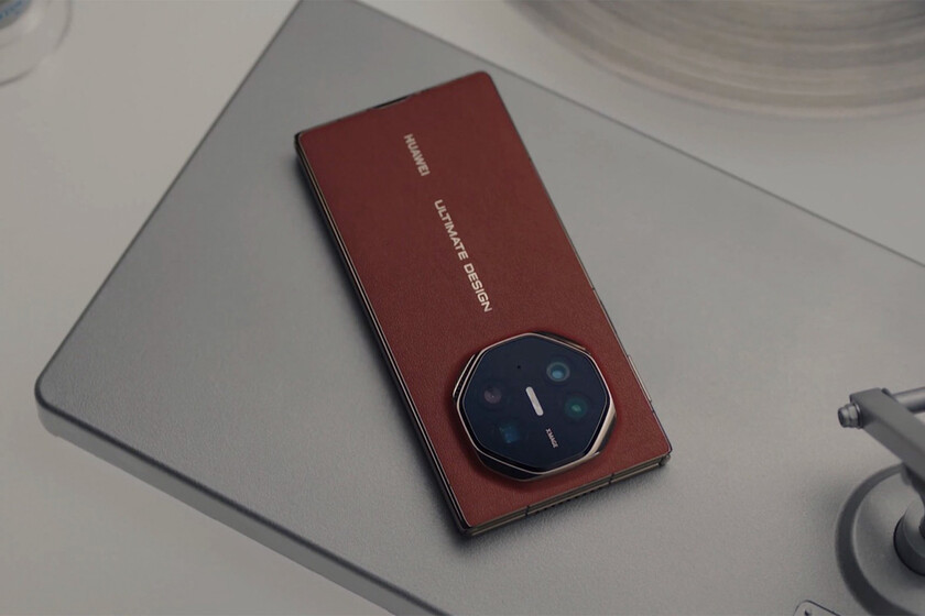 Huawei deja ver su plegable triple. El Huawei Mate XT será todo un espectáculo