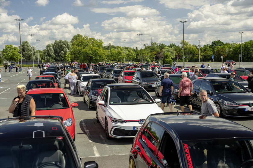 Mercedes, Volvo o Ford prometieron saltar al coche eléctrico en tiempo récord. La duda es si queda alguien por dar marcha atrás