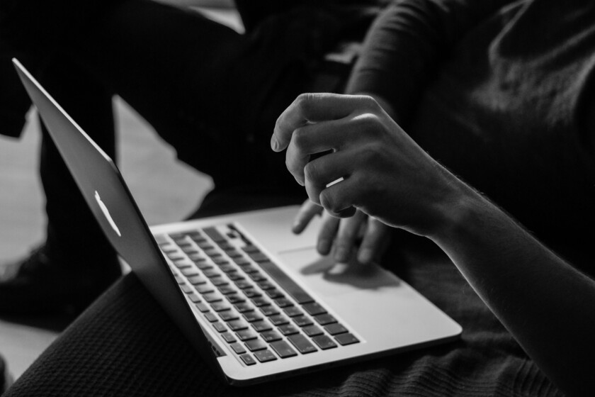 La generación más digital desde su nacimiento tiene un problema tecnológico. Uno con los teclados físicos