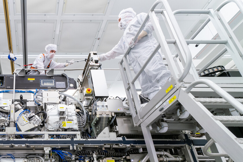 ya está lista para trabajar con las máquinas UVE de alta apertura de ASML