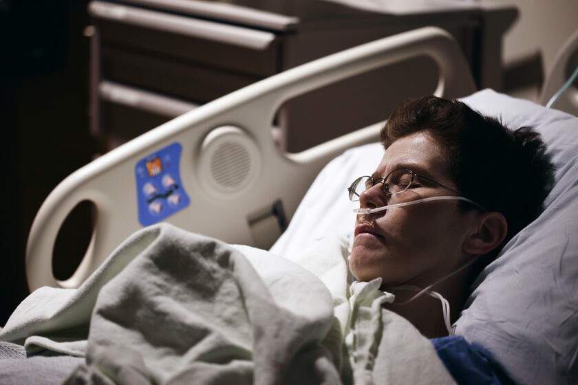 Una empresa despidió a un empleado cuando estaba en coma. Se enteró meses después cuando despertó