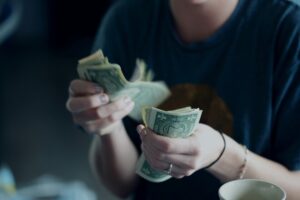 ¿Cuánto crees que gana el 1% más rico del planeta? Un estudio acaba de descubrir que, pienses lo que pienses, es aún más