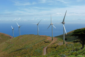 El Hierro lleva diez años intentando ser autosuficiente con energías renovables. Sigue dependiendo del diésel