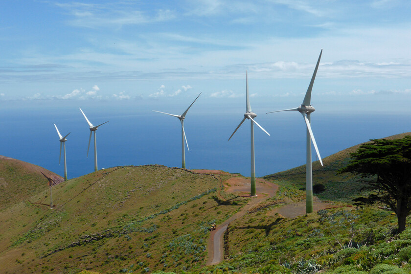 El Hierro lleva diez años intentando ser autosuficiente con energías renovables. Sigue dependiendo del diésel