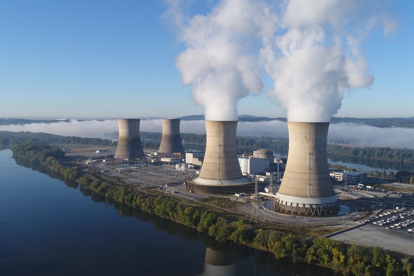 Microsoft reabrirá una central nuclear que lleva cerrada desde 2019. La necesita para su inteligencia artificial