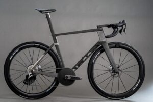 Esta bicicleta de titanio tiene una pinta espectacular. También es la primera impresa en 3D que se podrá comprar