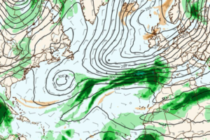 Esa línea verde que se ve en la imagen es un enorme tren de humedad tropical que va a impactar directamente en España