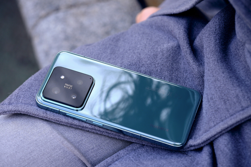 Cae el precio del móvil más top de Xiaomi con cámaras Leica y que compite con el nuevo iPhone 16