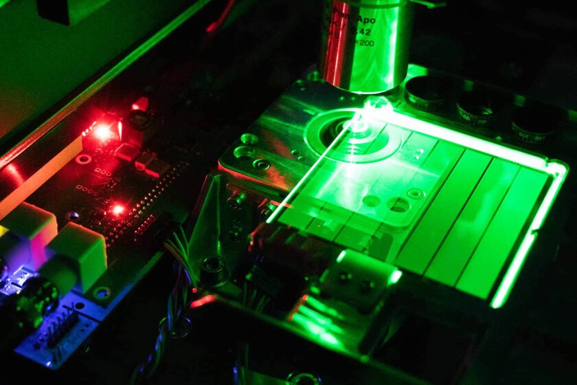 En su misión por desarrollar una alternativa a los discos duros, Microsoft ha conseguido almacenar 7 TB en un cristal