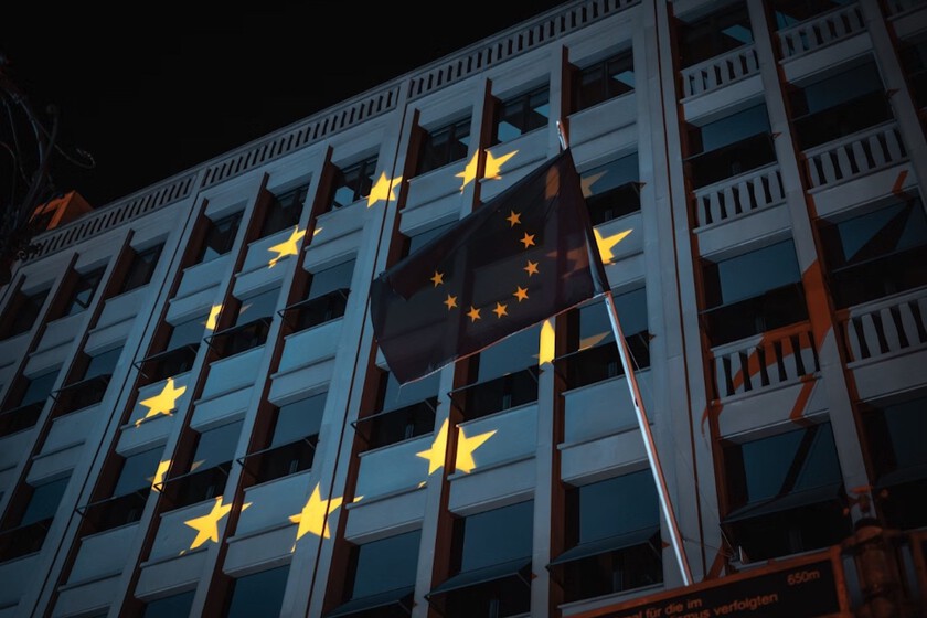 La Ley de IA europea acaba de ser aceptada por más de 100 empresas. Hay dos grandes ausencias: Apple y Meta