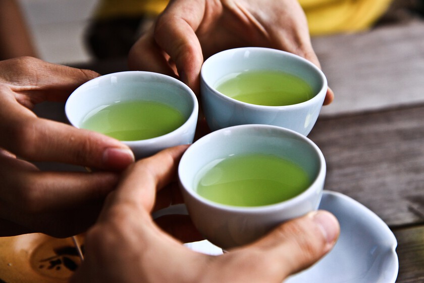 Hay quienes aseguran que el té verde es el "Ozempic natural”. La ciencia tiene un veredicto claro