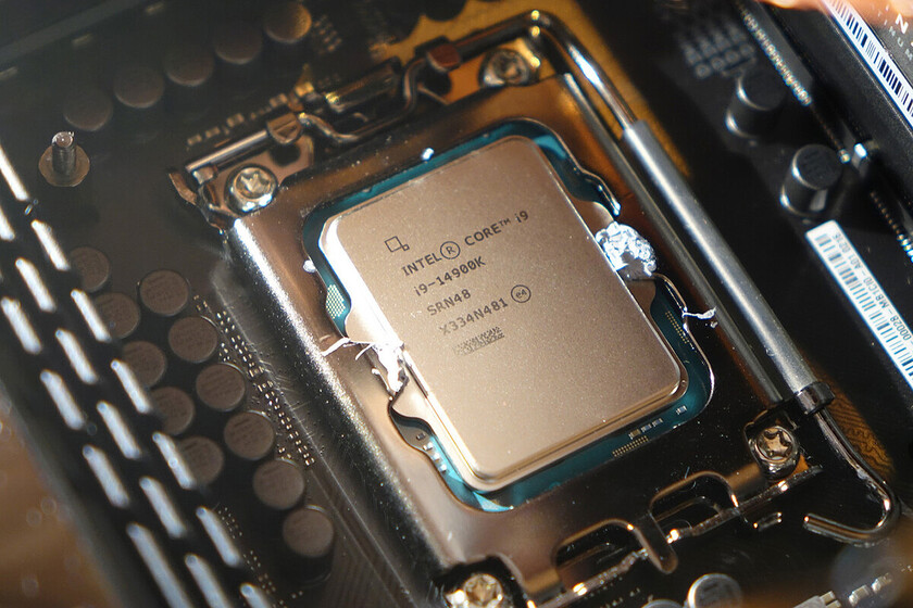 Intel ha encontrado la causa de la inestabilidad de sus chips Core de 13ª y 14ª generación. Esta es la solución que nos propone