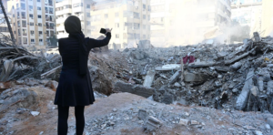 Israel mata al líder de Hamás en Líbano y ataca el centro de Beirut por primera vez