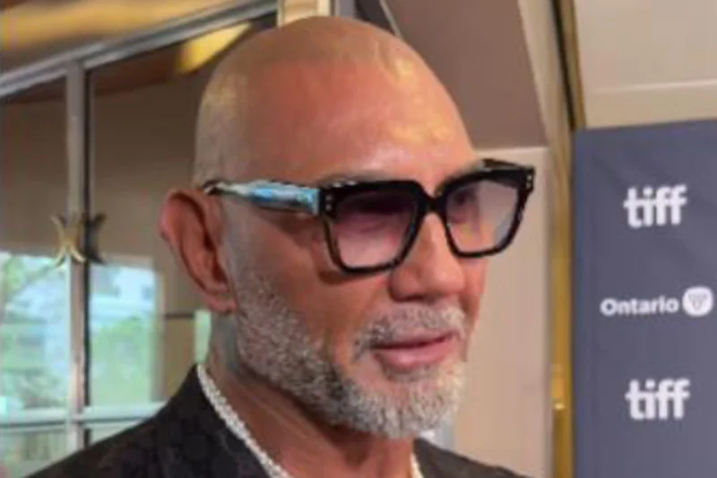 Batista, leyenda de la WWE, luce un irreconocible