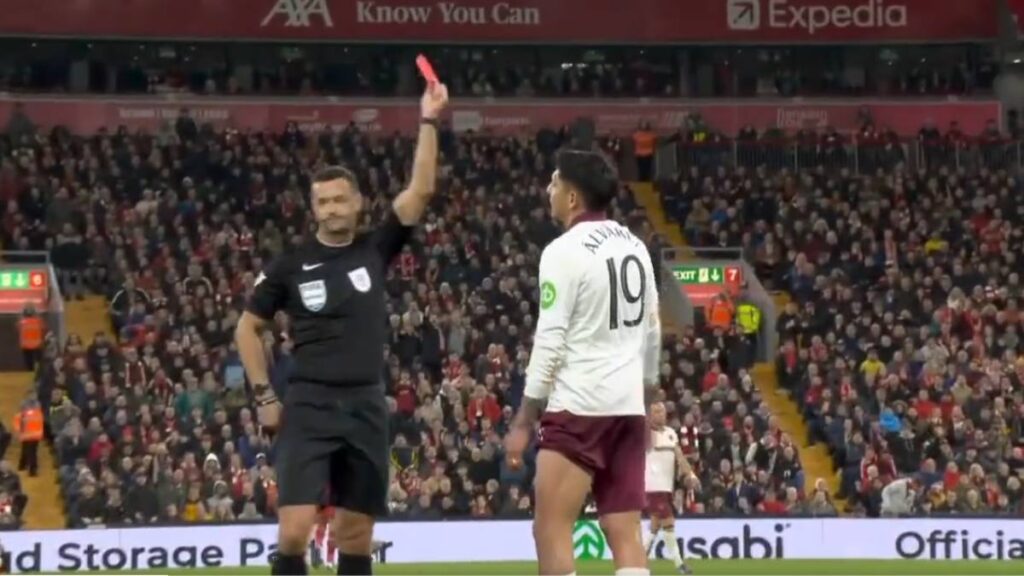 Edson Álvarez: Gol y expulsión en la derrota del West Ham