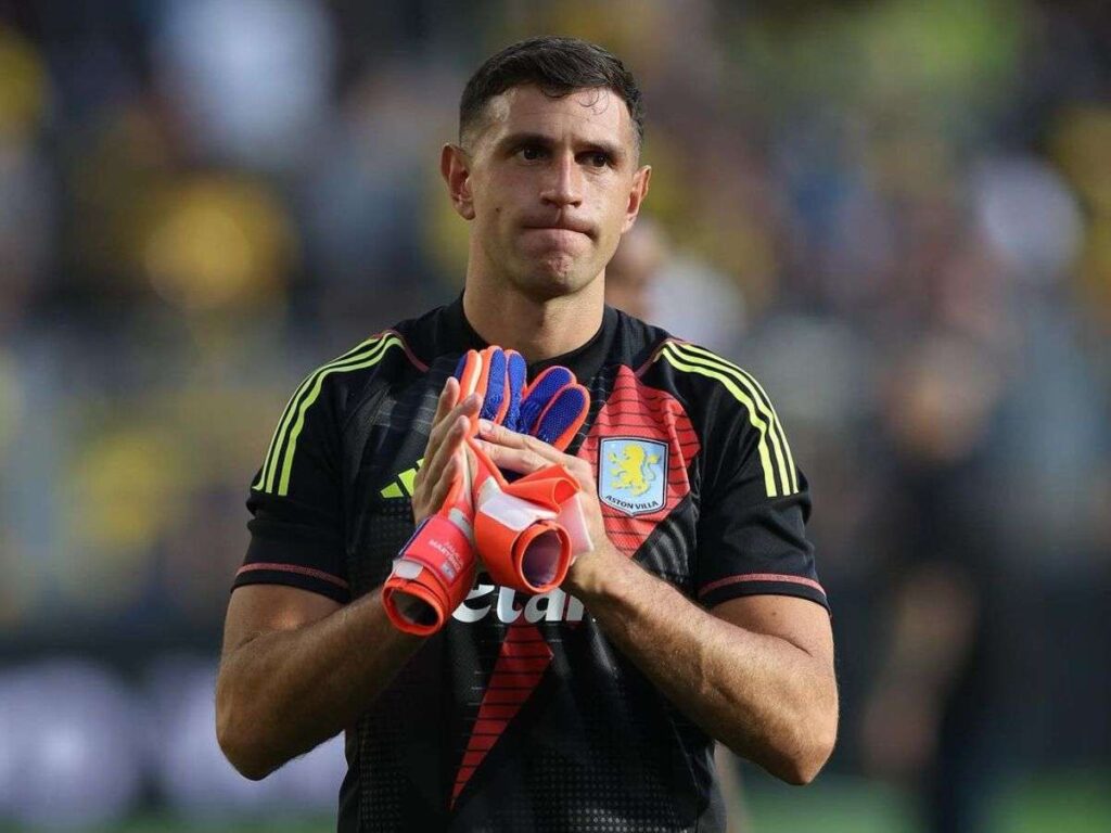 "Dibu" Martínez no jugará ante Venezuela