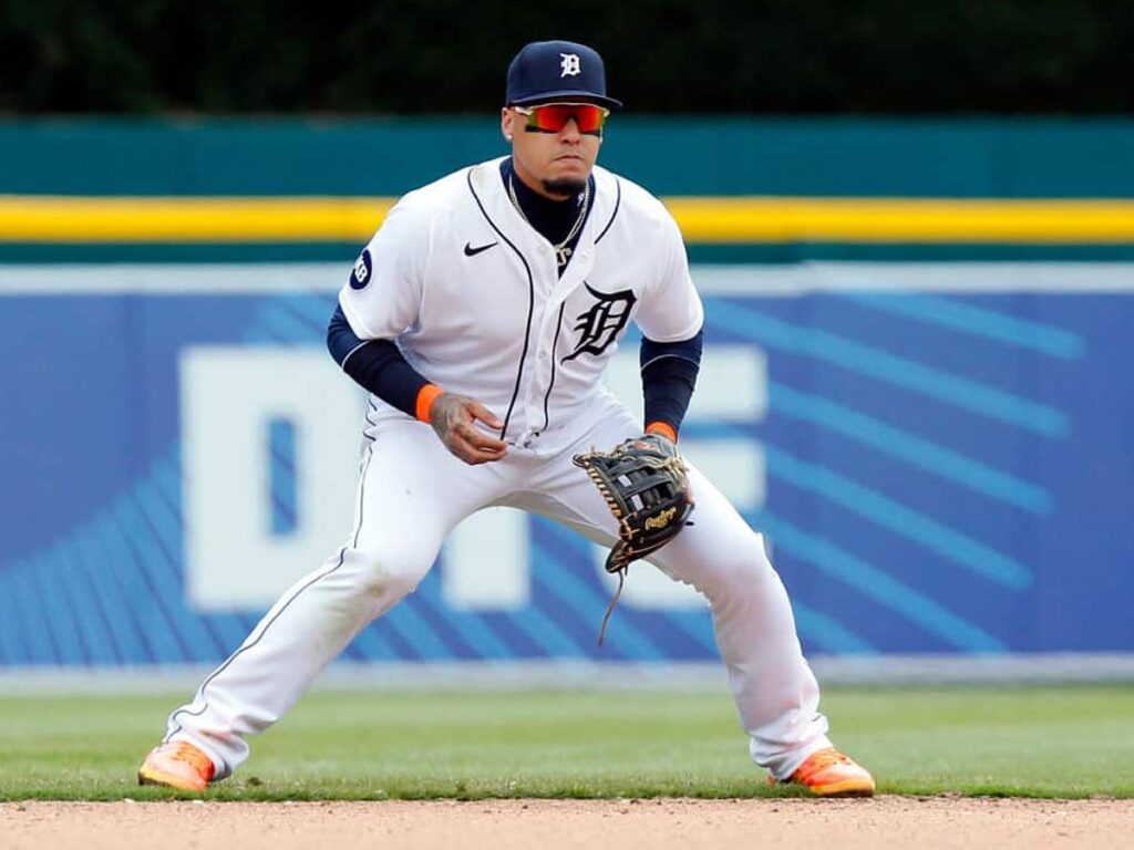Javier Baez queda fuera por el resto del año