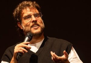 El comediante José Rafael Guzmán llenó de insultos a Oscar D' León por su posición política