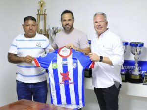 Kike García presentado como nuevo DT de Barinas