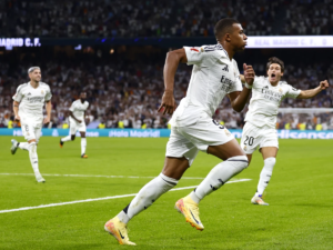 Mbappé se destapó con doblete en triunfo ante Betis