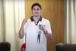 Marco Verde se enfrenta a la tentación de saltar al boxeo profesional