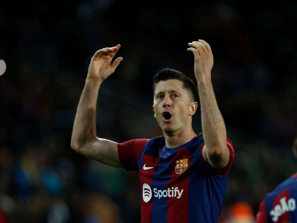 Lewandowski y Raphinha guiaron el triunfo del Barcelona