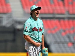 Tiburones sigue firme en su búsqueda de Trevor Bauer