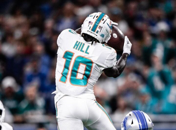 Instagram: @miamidolphins / El receptor de los Delfines de Miami, Tyreek Hill
