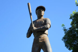 Clemente cumple 50 años sin caer en el olvido