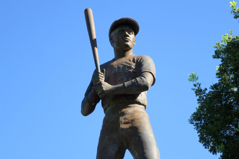 Clemente cumple 50 años sin caer en el olvido