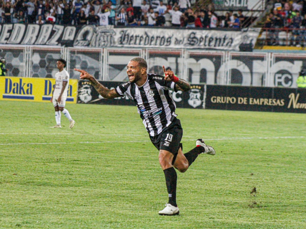 Zamora busca seguir en ascenso ante la Academia
